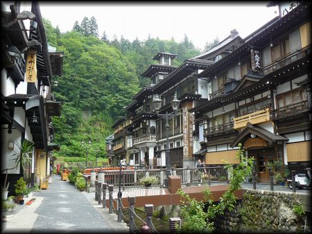 ��R����F������