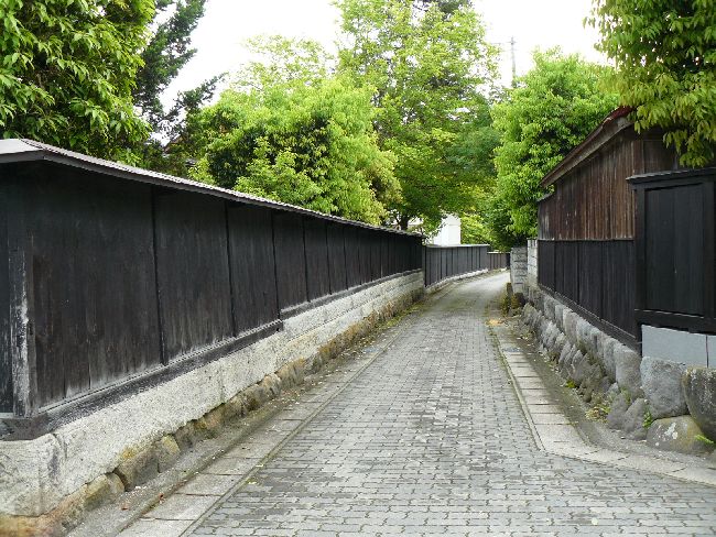 ���R���F������