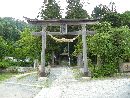 上杉定勝と縁がある安久津八幡神社の正面に立つ鳥居