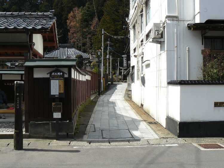 ���c�쉷��E����X�i�R�`���߉��s�j