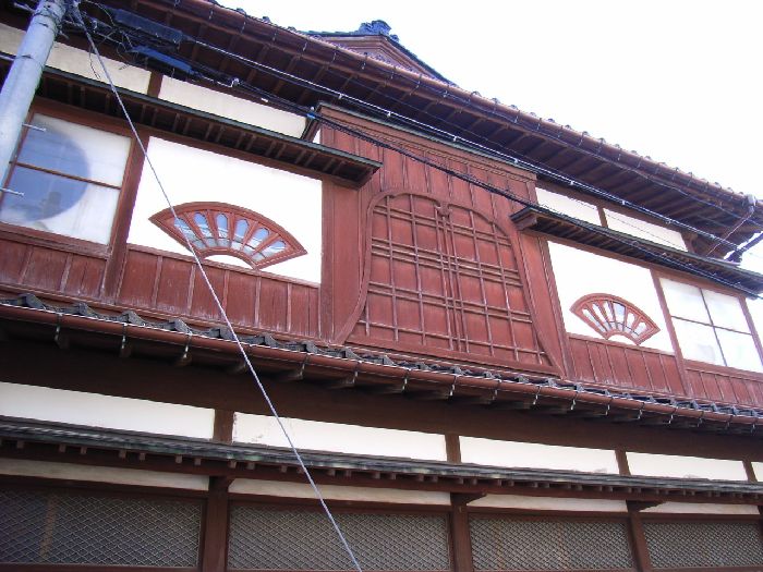 ���R�������