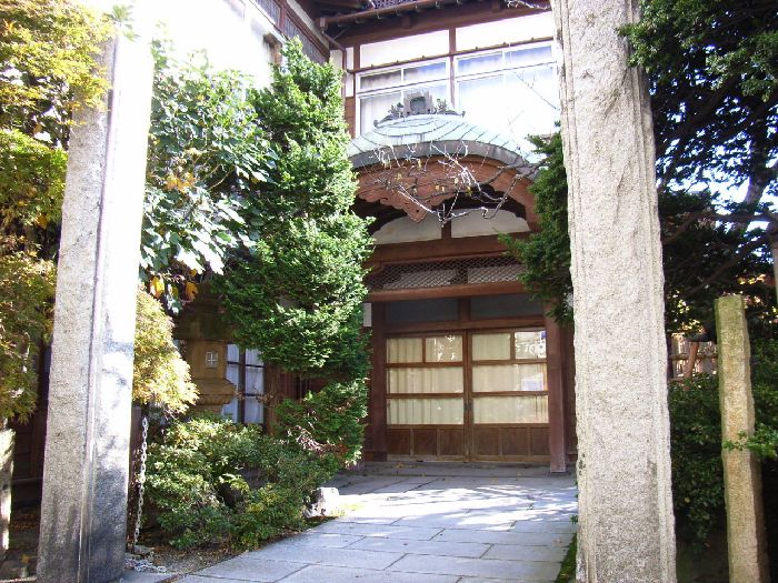 ���R�������