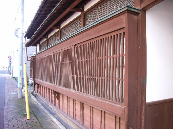 ���R�������