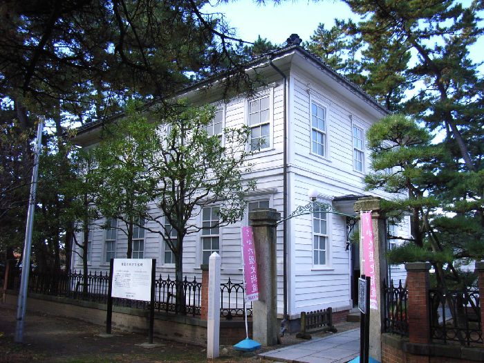 �������@